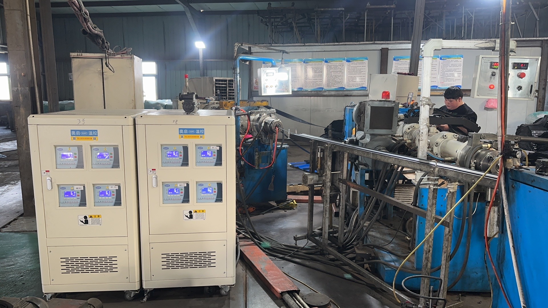 Rubber seal strip extrusion case photo 1